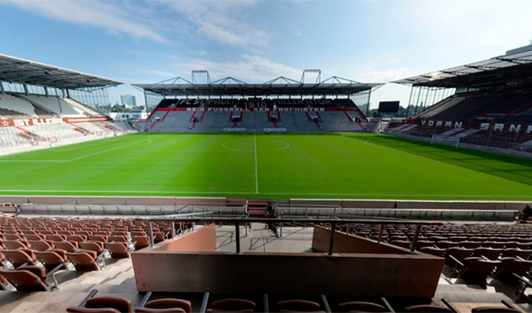 Thumbnail image of VIP - Ballsaal Haupttribüne